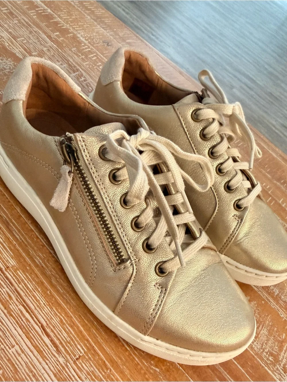 Clarks Metallic Gold Leather Lace-Up Sneakers with Side Zip LIKE NEW SIZE 7.5 W